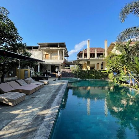 Tri Putri Homestay Kuta  Kültér fotó