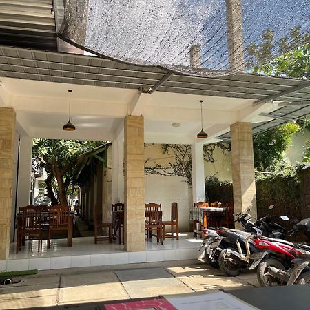 Tri Putri Homestay Kuta  Kültér fotó