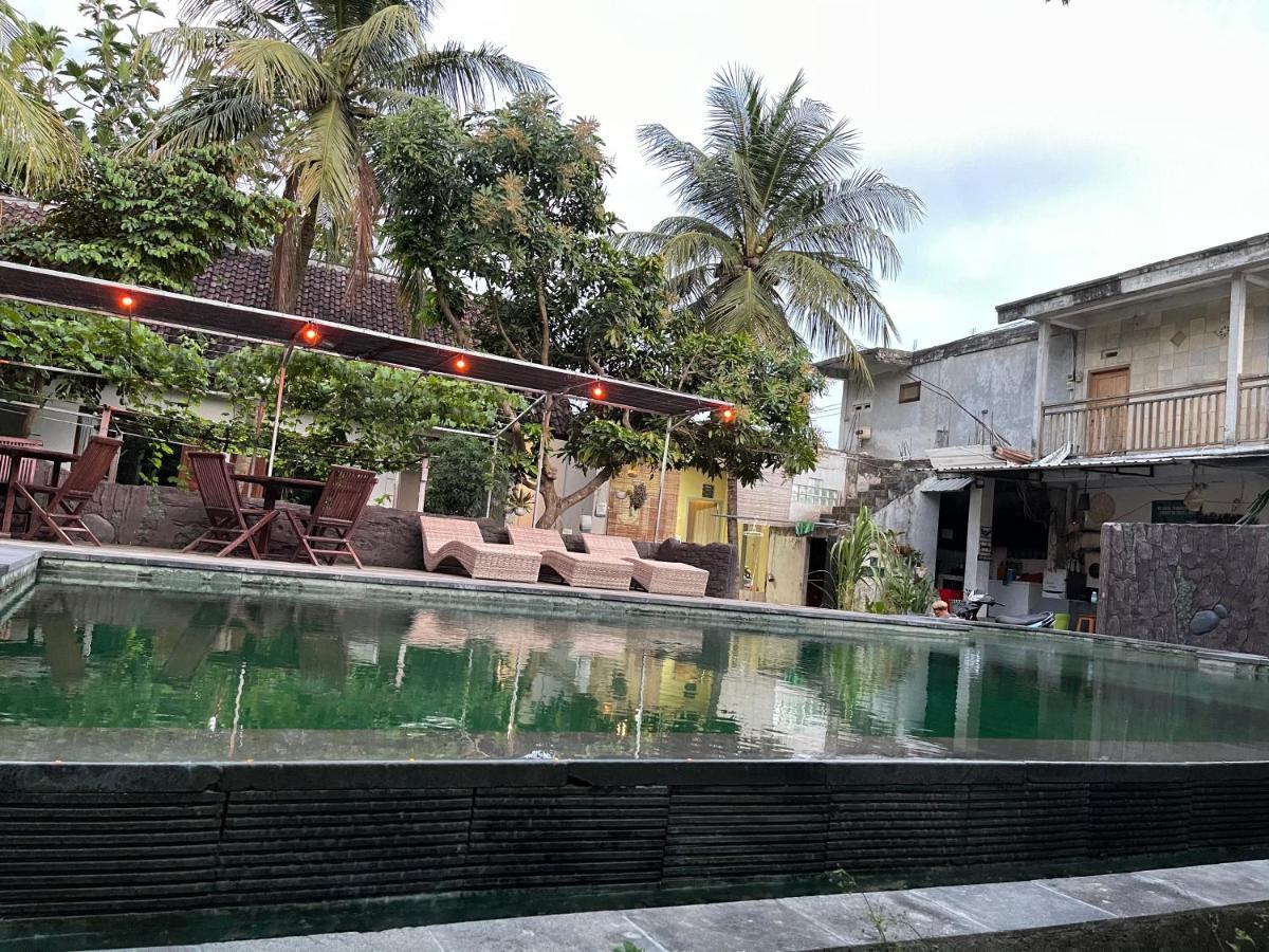 Tri Putri Homestay Kuta  Kültér fotó