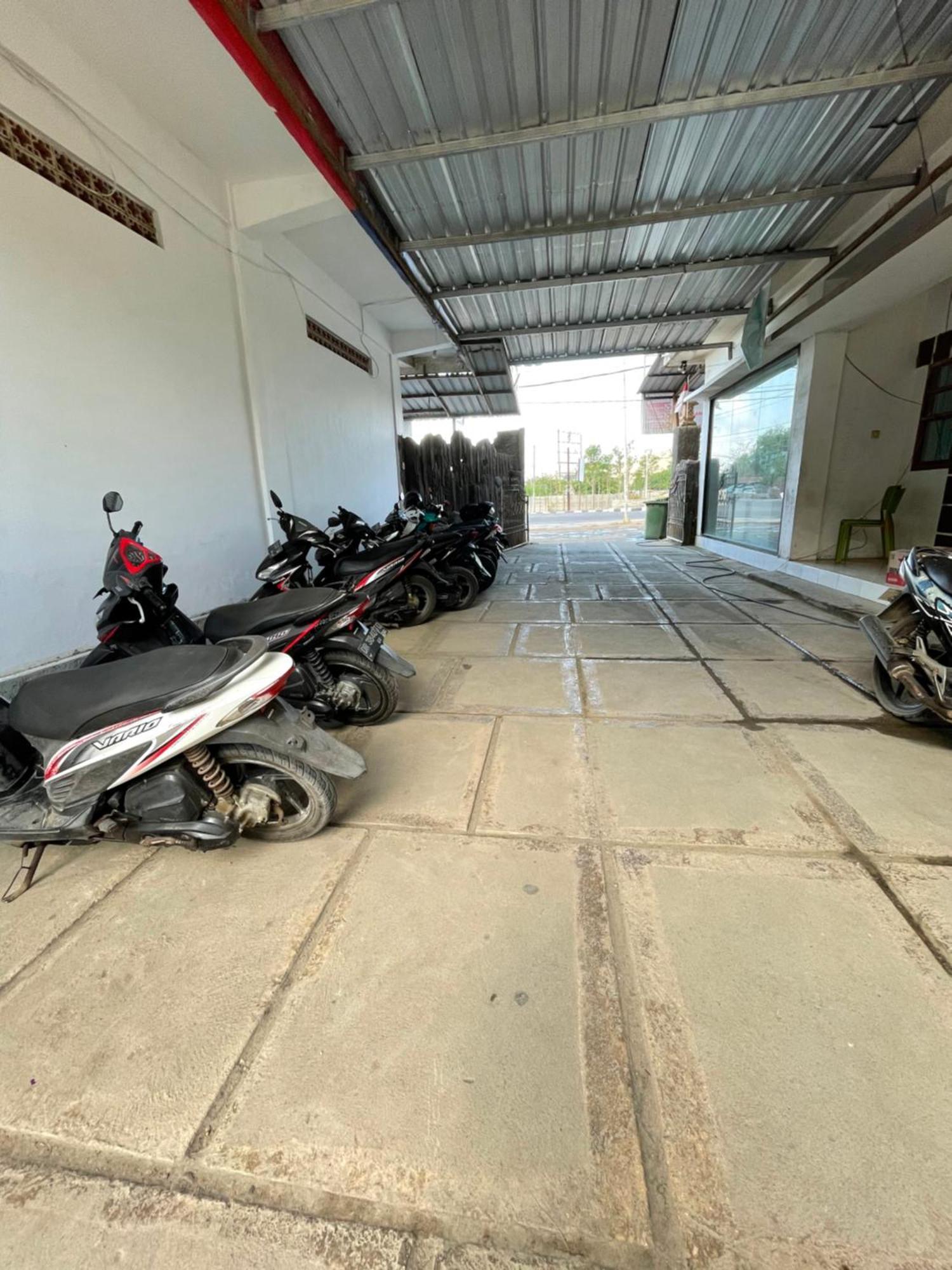 Tri Putri Homestay Kuta  Kültér fotó