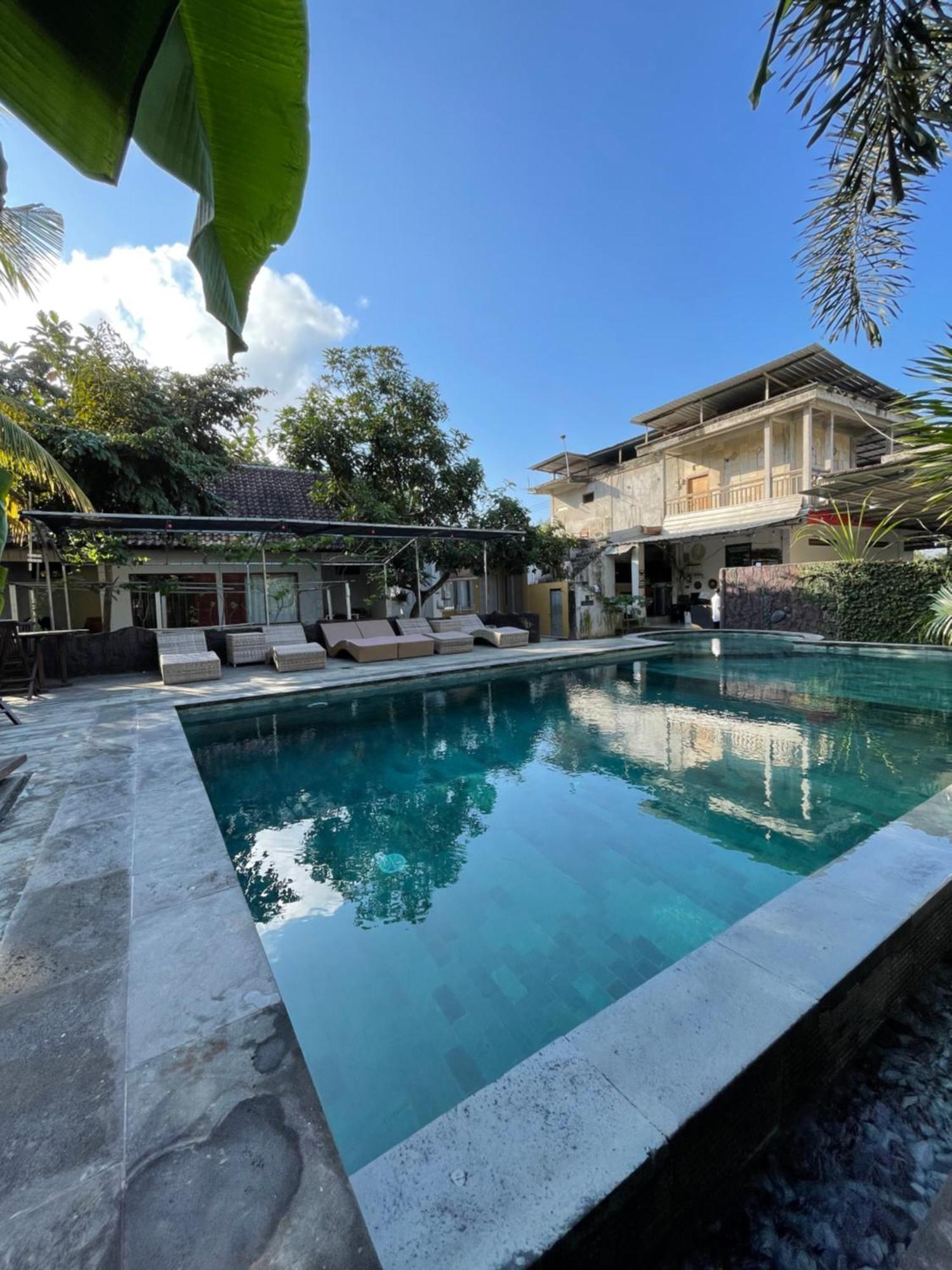 Tri Putri Homestay Kuta  Kültér fotó