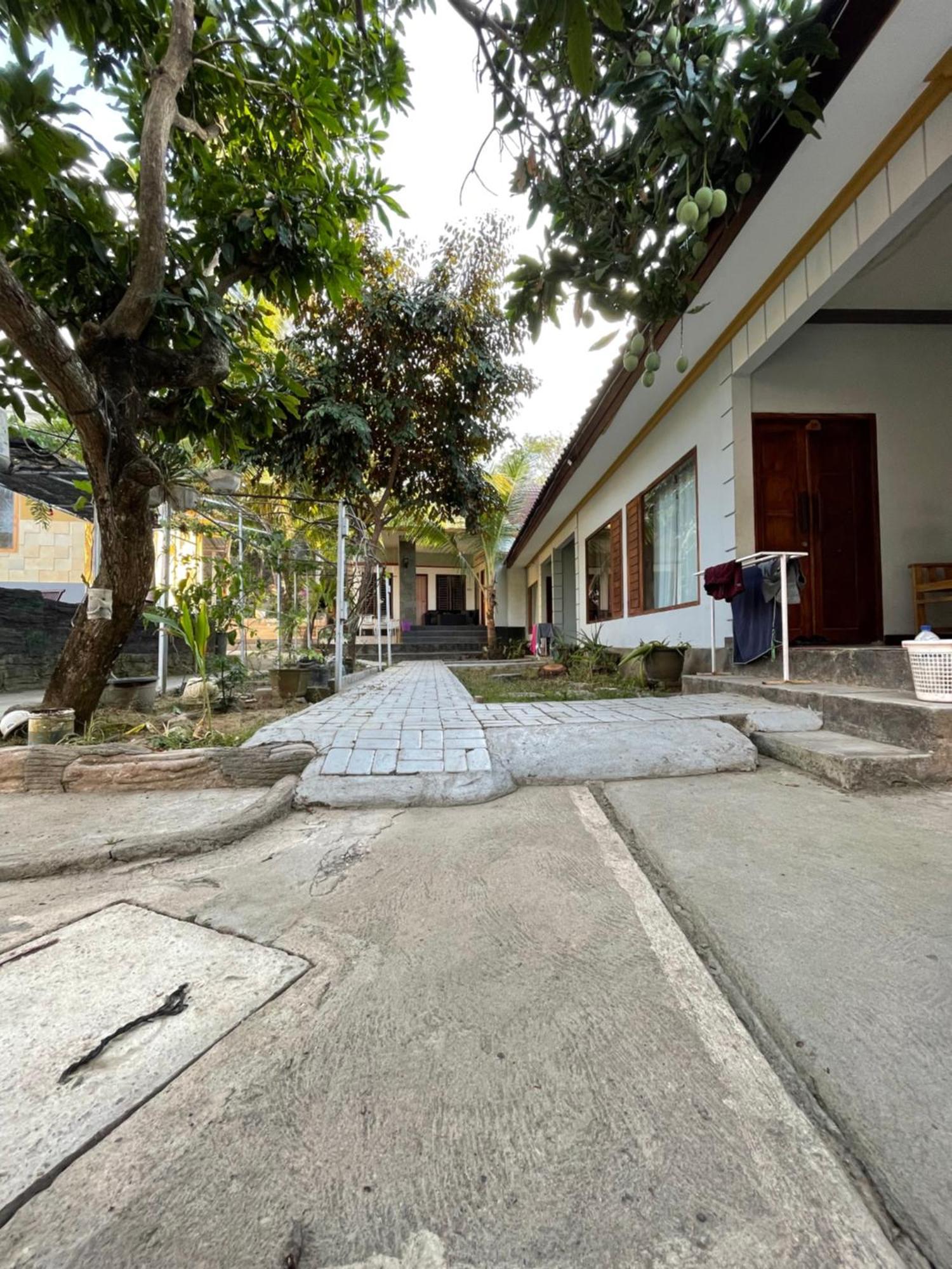 Tri Putri Homestay Kuta  Kültér fotó