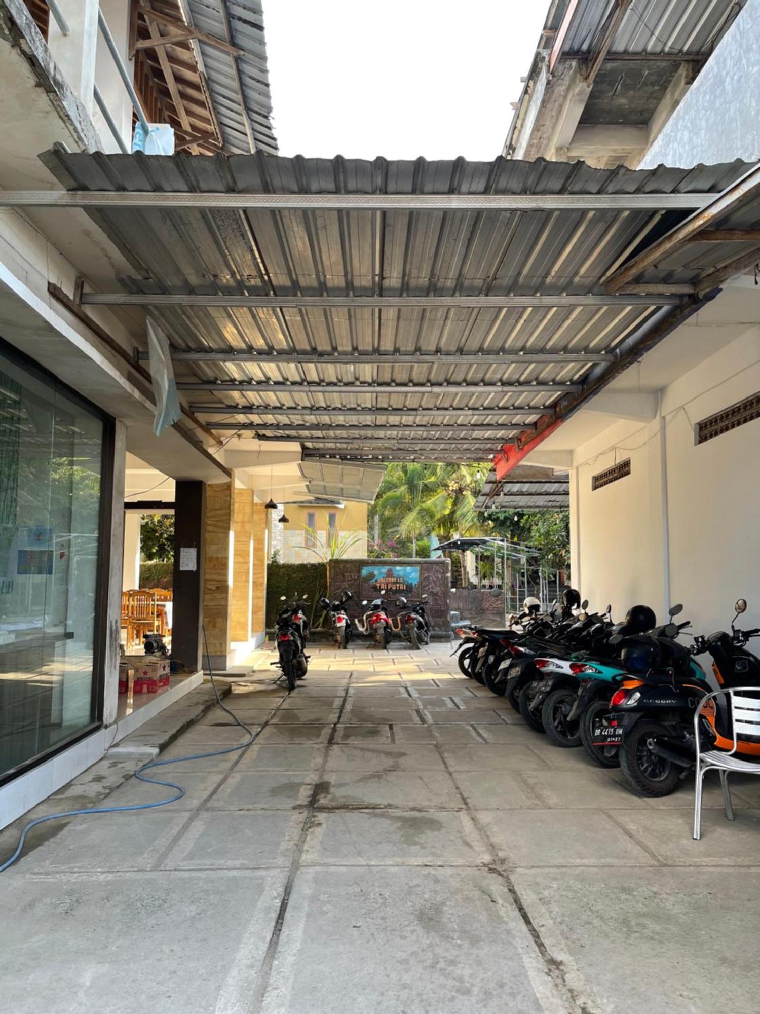 Tri Putri Homestay Kuta  Kültér fotó