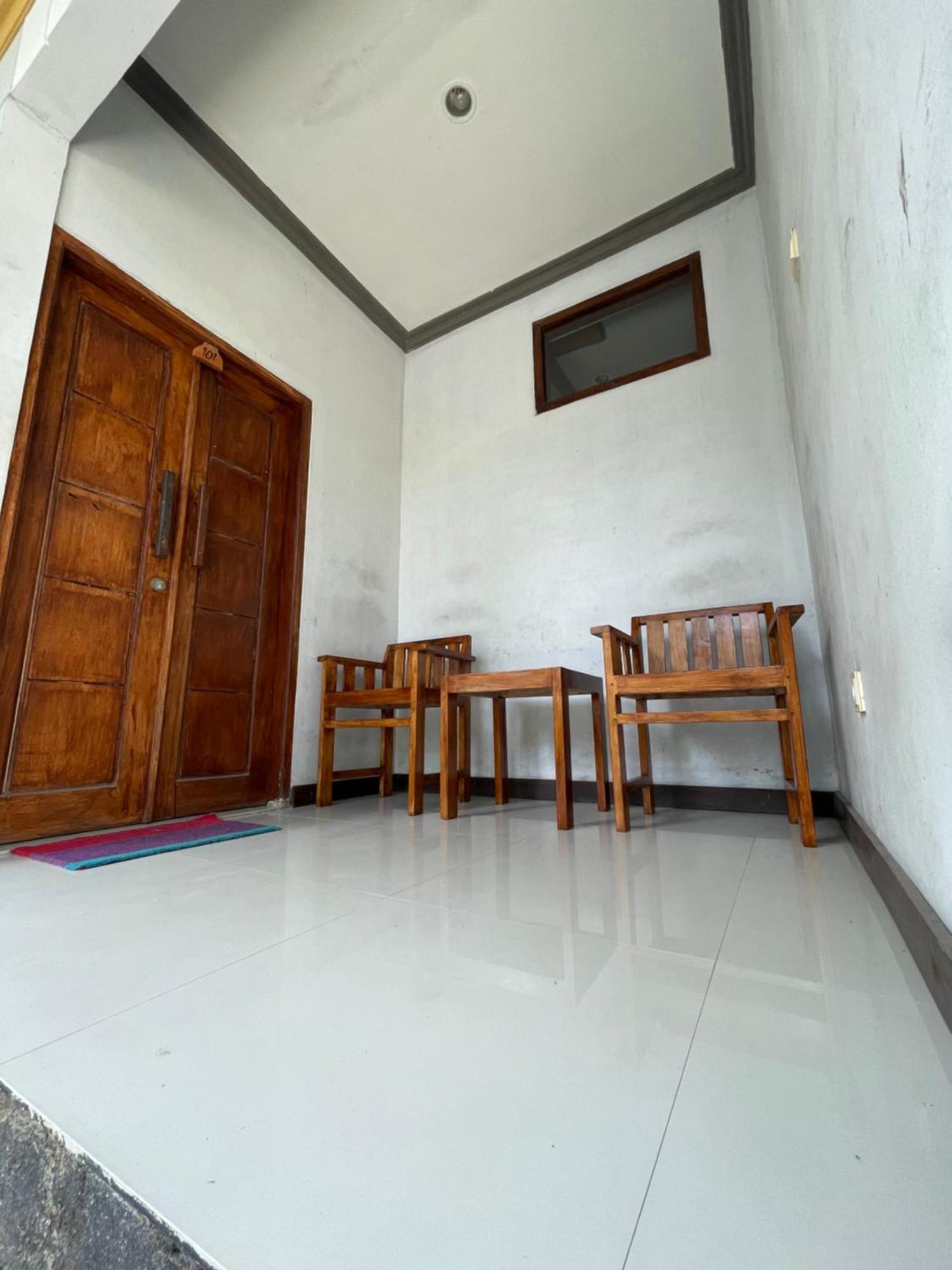 Tri Putri Homestay Kuta  Kültér fotó