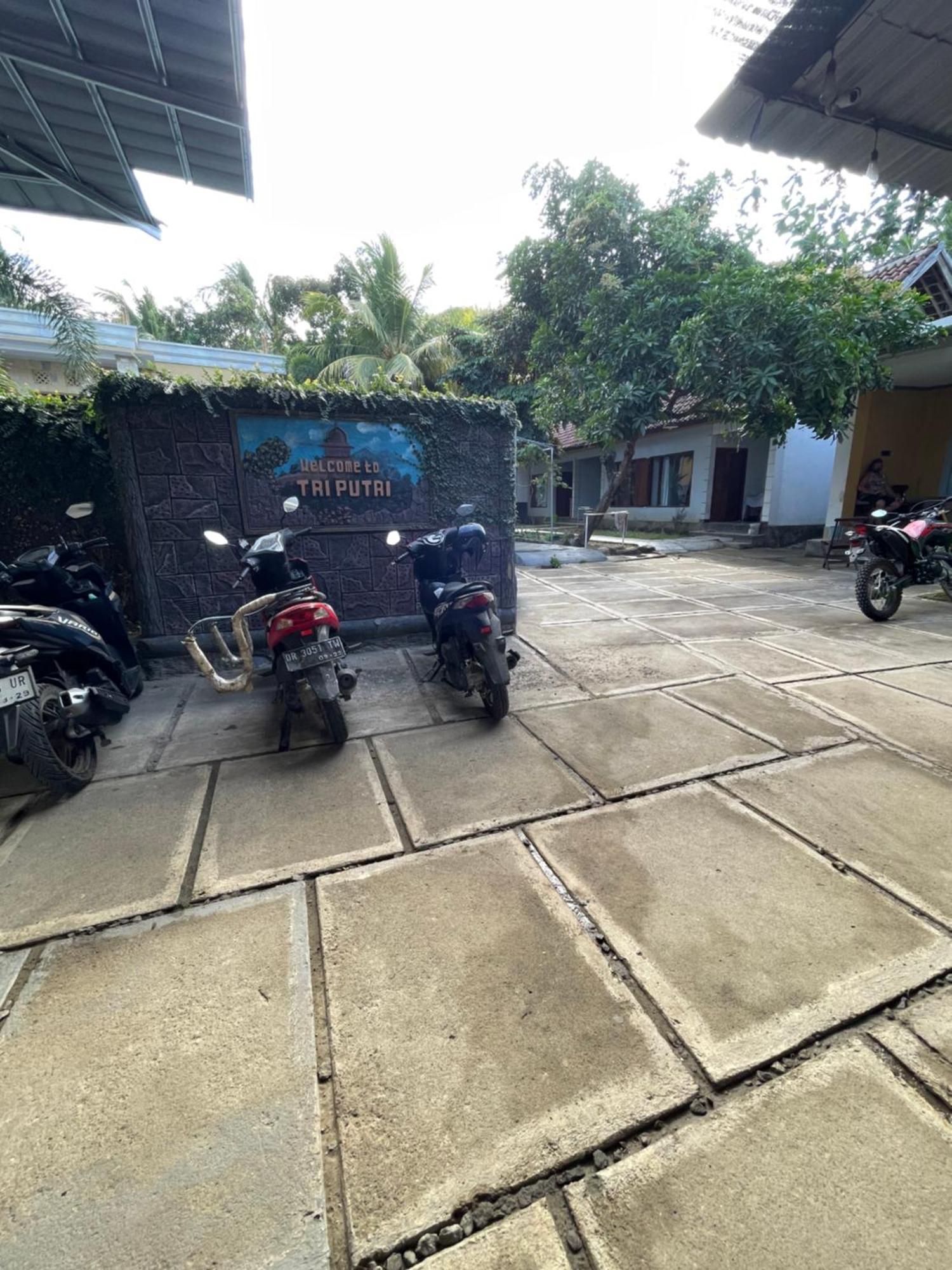 Tri Putri Homestay Kuta  Kültér fotó