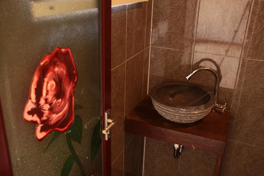 Tri Putri Homestay Kuta  Kültér fotó