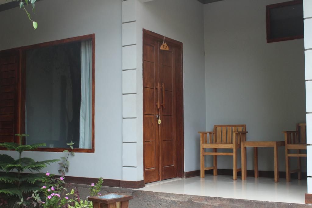 Tri Putri Homestay Kuta  Kültér fotó
