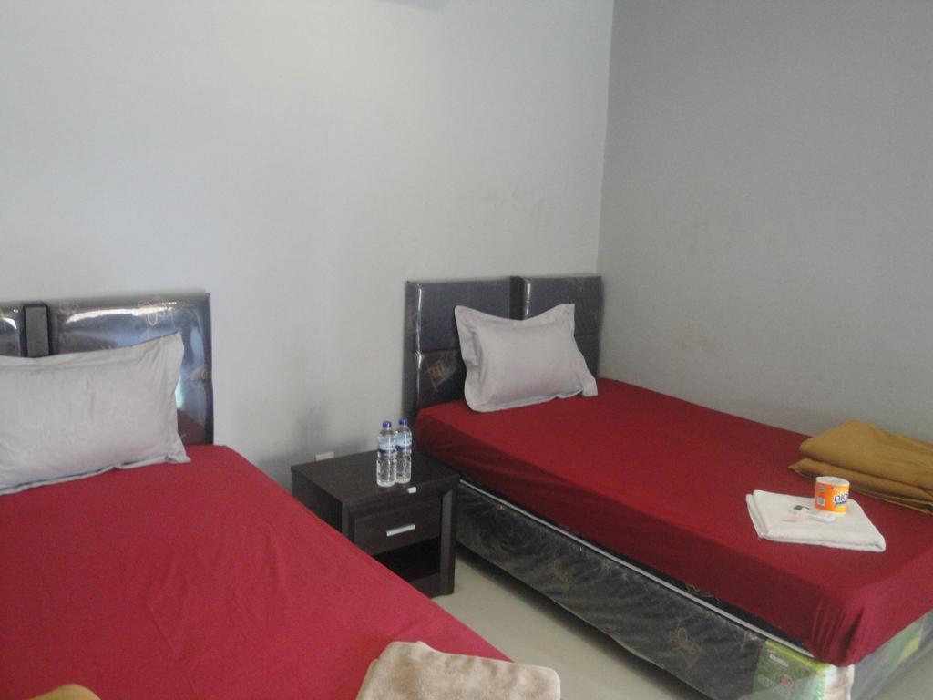 Tri Putri Homestay Kuta  Kültér fotó