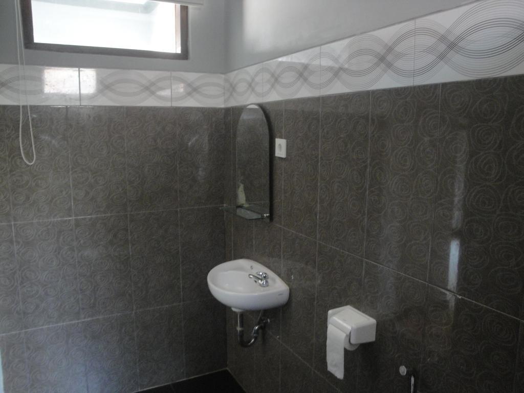 Tri Putri Homestay Kuta  Kültér fotó