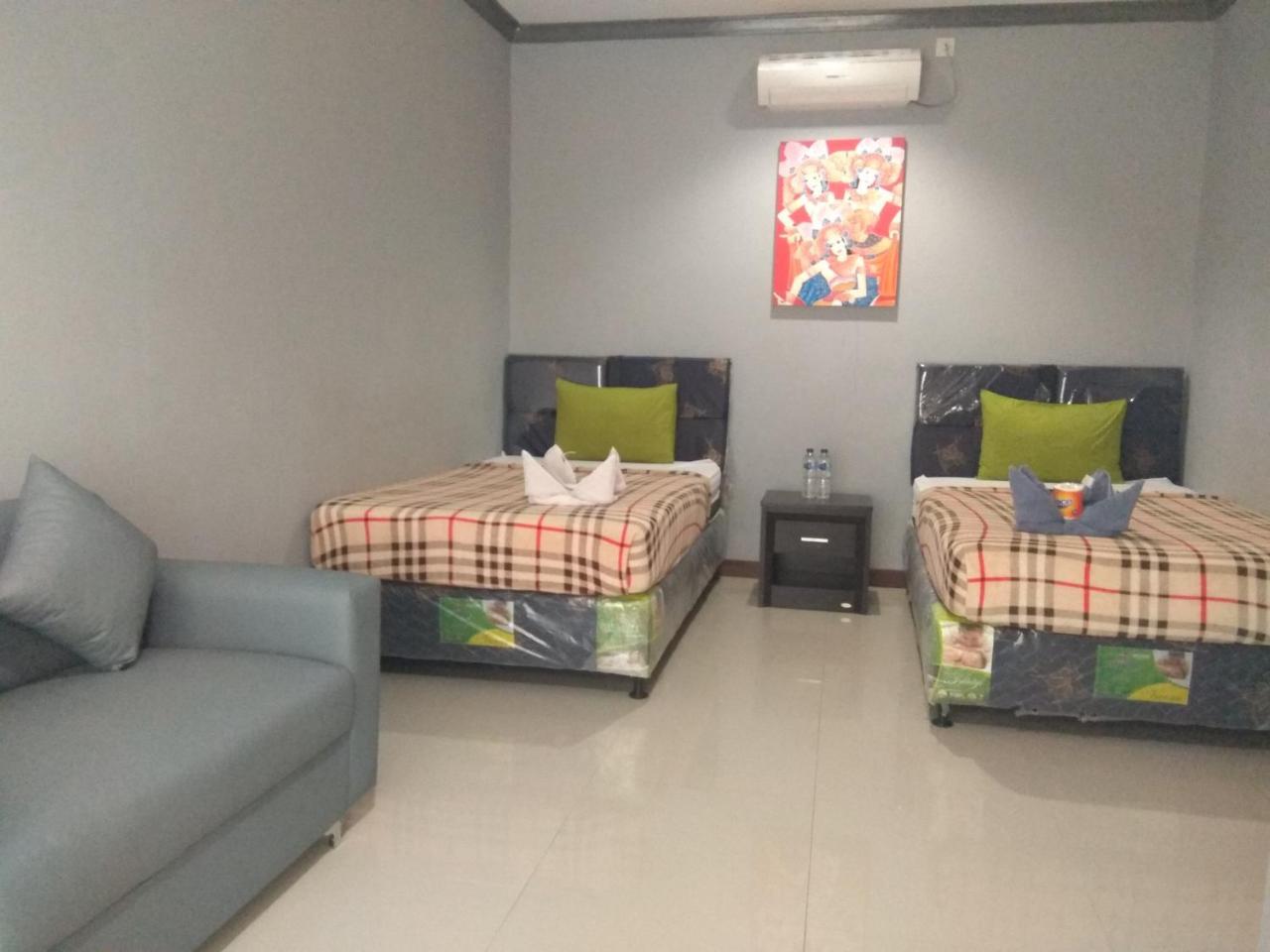 Tri Putri Homestay Kuta  Kültér fotó