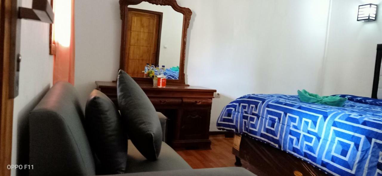 Tri Putri Homestay Kuta  Kültér fotó